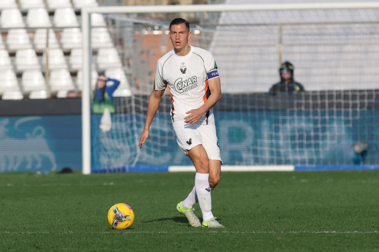  伊澤斯經(jīng)紀(jì)人：我們正在與國(guó)米接觸，但也在跟其他俱樂部保持聯(lián)系