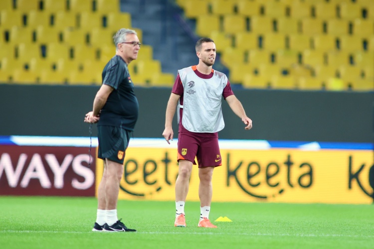  歸化球員塞爾吉尼奧替補待命，本場能否實現(xiàn)國足首秀??