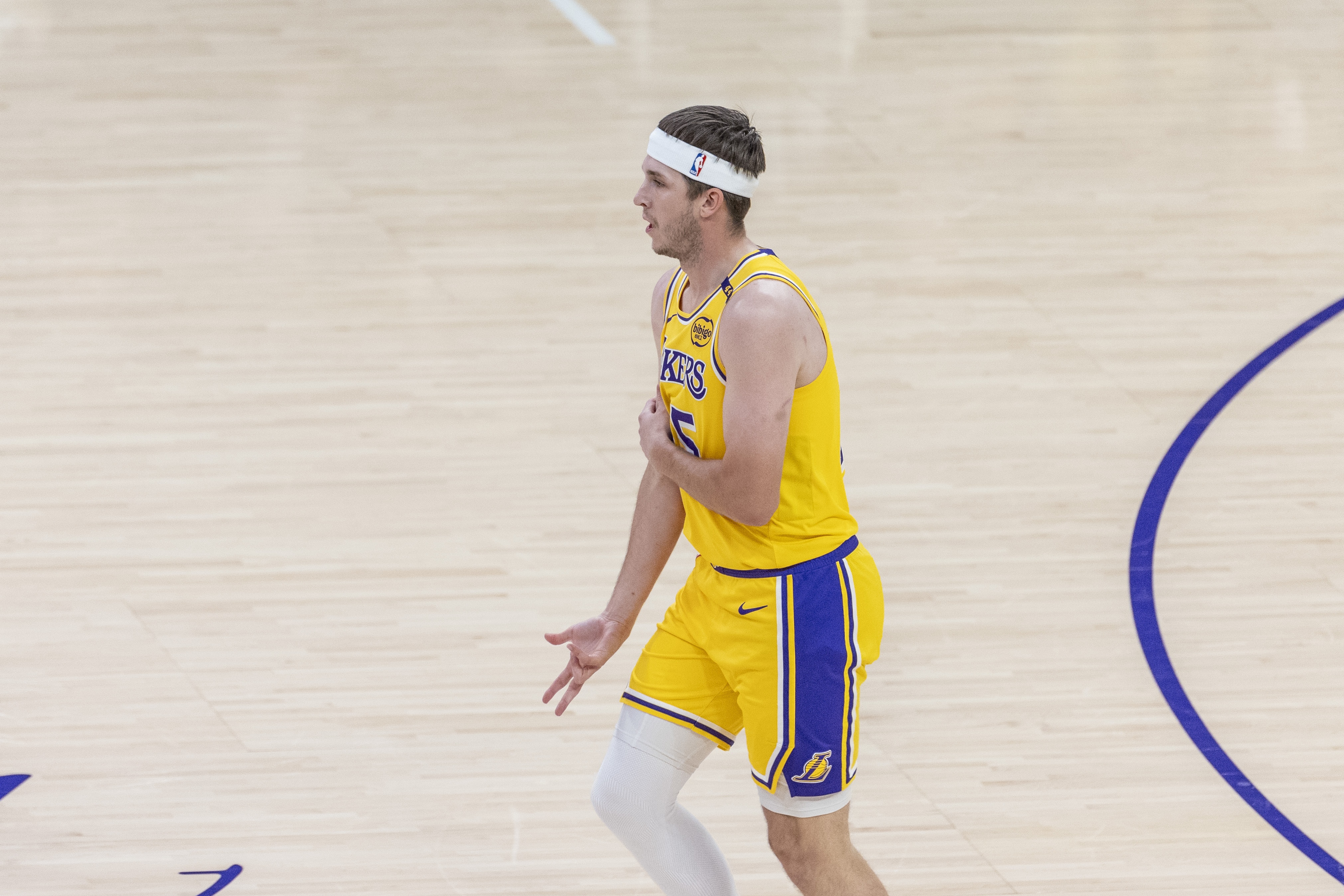  里夫斯：每當(dāng)?shù)搅速惣灸┒?你必須全力以赴&為球隊(duì)獲勝付出一切