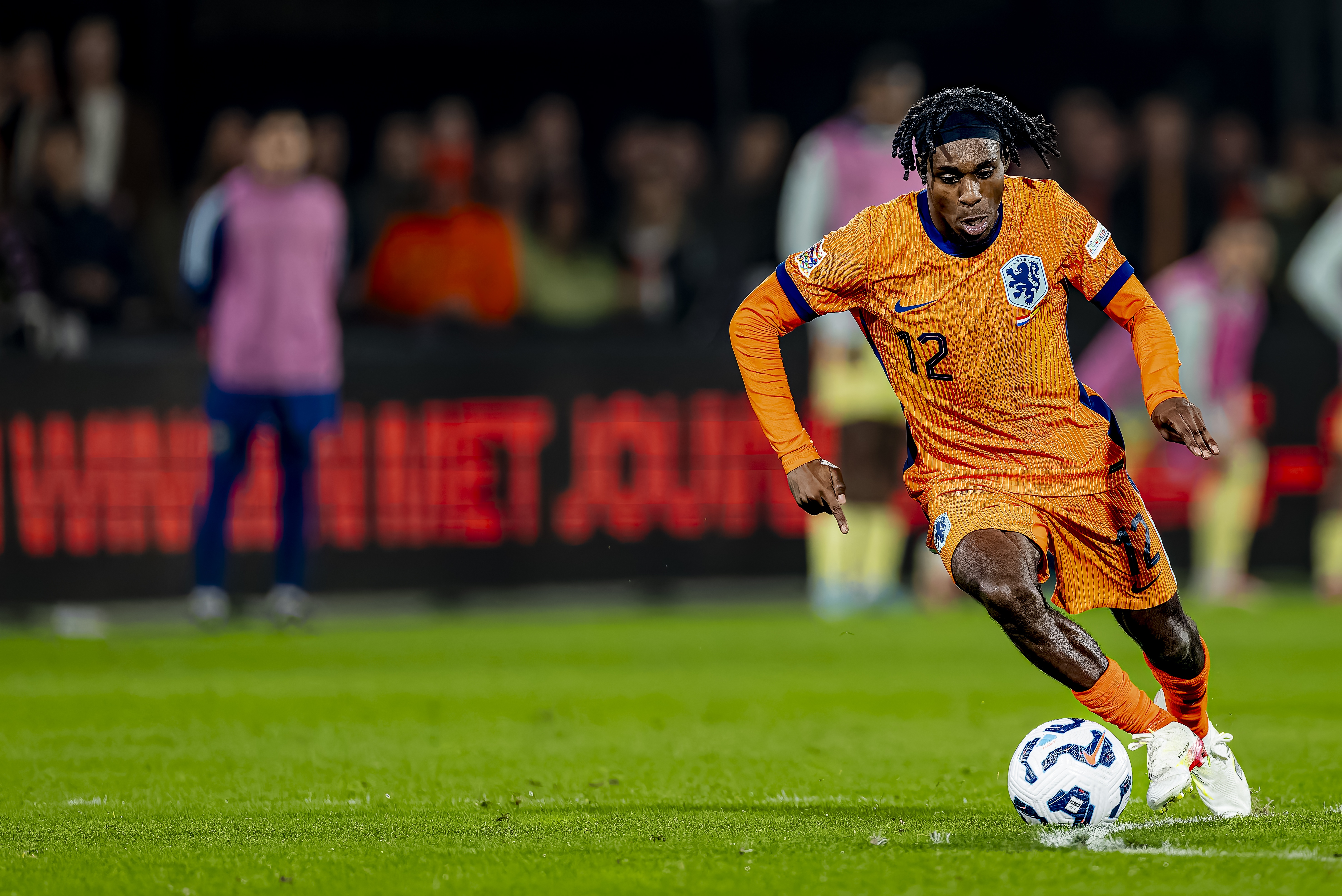  弗林蓬：很遺憾最后時(shí)刻丟球 像今天這樣踢球我們有很大機(jī)會(huì)晉級(jí)