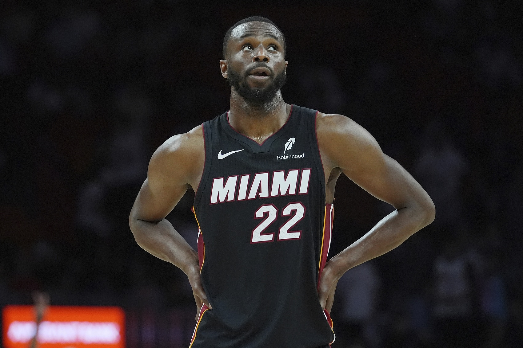  摔碎保溫杯！維金斯復(fù)出三分&暴扣樣樣都有 半場22分&次節(jié)轟20分