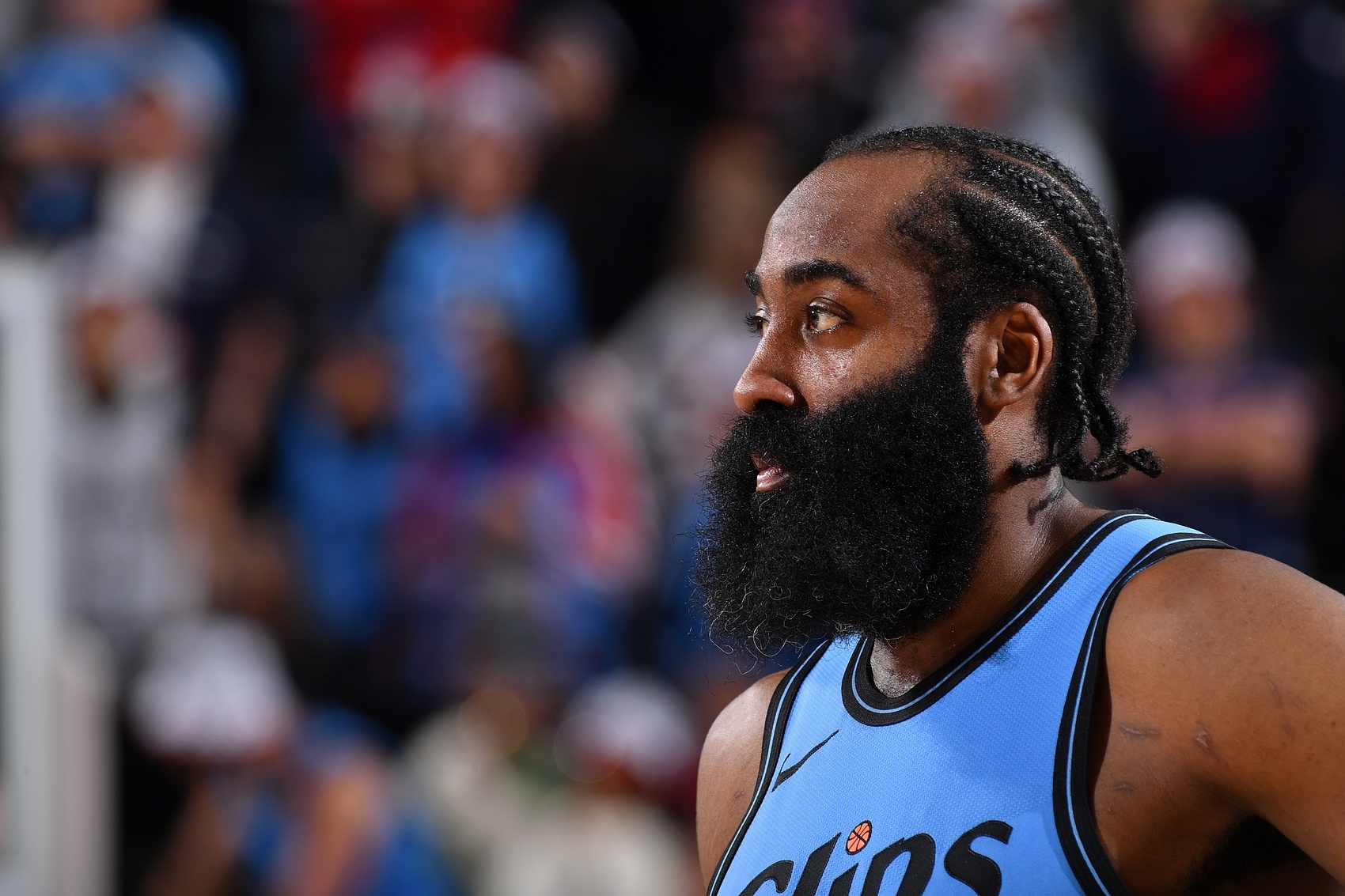  昨日傷到了大腿和腳踝！船記：哈登今天早上隨隊(duì)前往了紐約