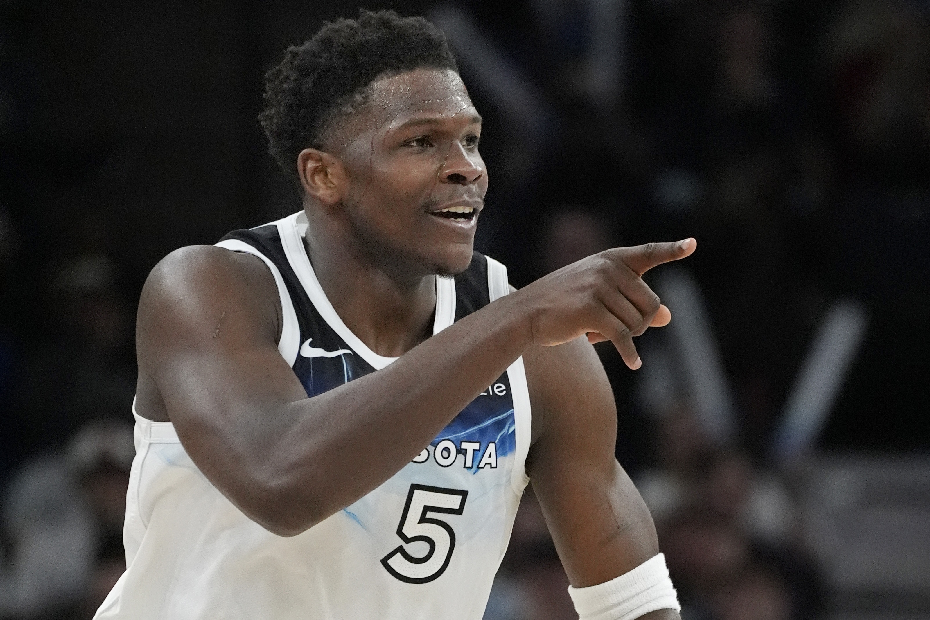  今天森林狼客場(chǎng)挑戰(zhàn)步行者 愛(ài)德華茲可以出戰(zhàn)比賽