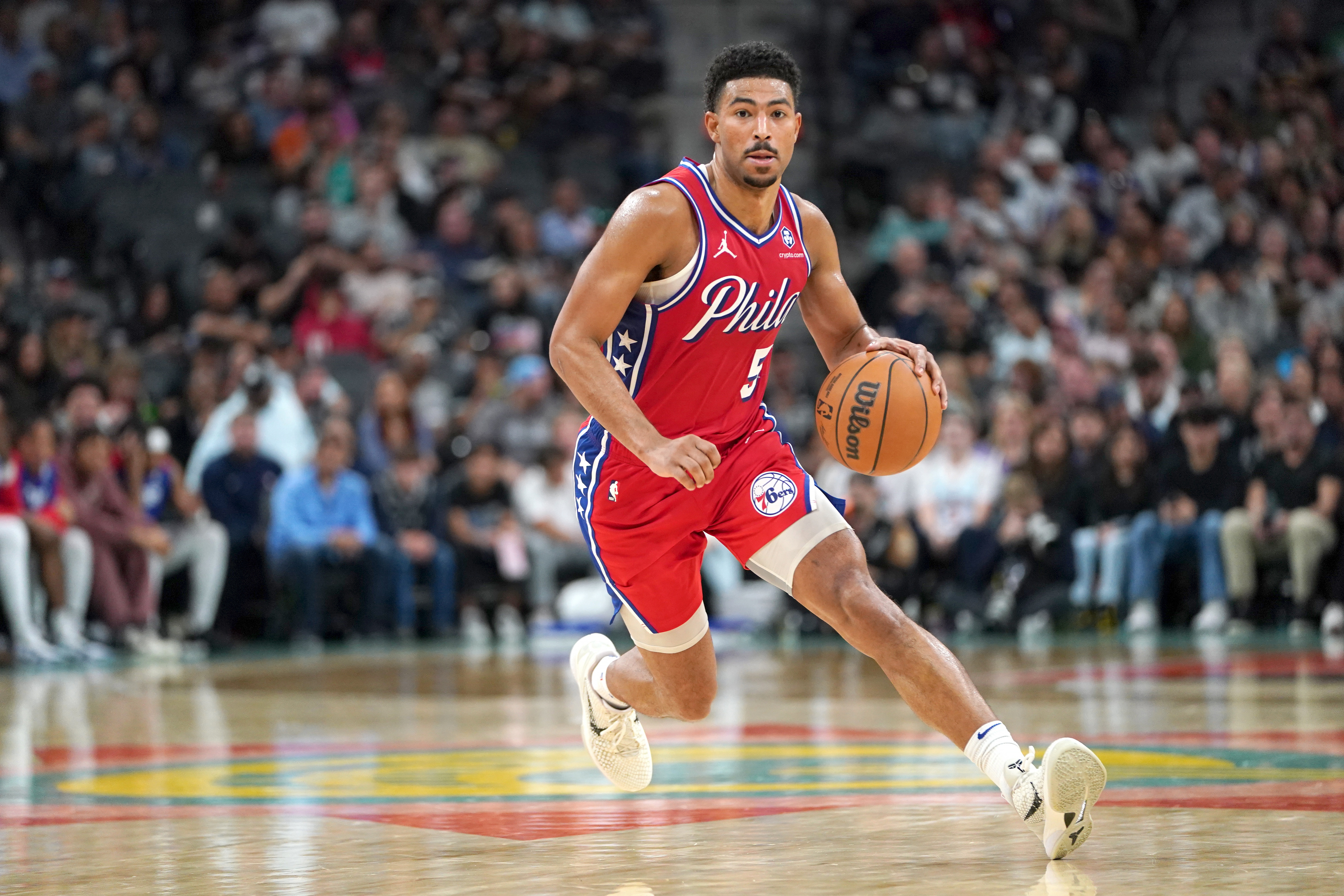  持續(xù)給力！格萊姆斯18中7&罰球11中9砍26分 另有5板6助1斷