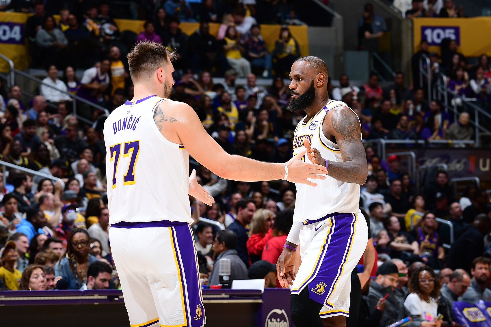  湖人首發(fā)：詹姆斯 東契奇 里夫斯 海斯 芬尼-史密斯