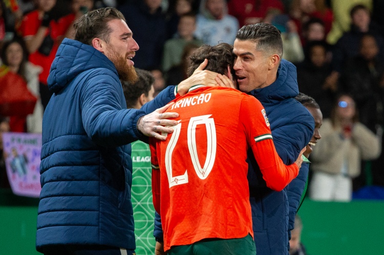  25歲邊鋒特林康第10次為葡萄牙出場，首次取得進(jìn)球并梅開二度