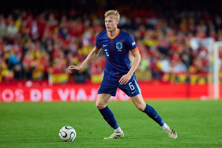  范赫克談送點：我認為是奧亞薩瓦爾絆倒了我，他把腿放在我前面