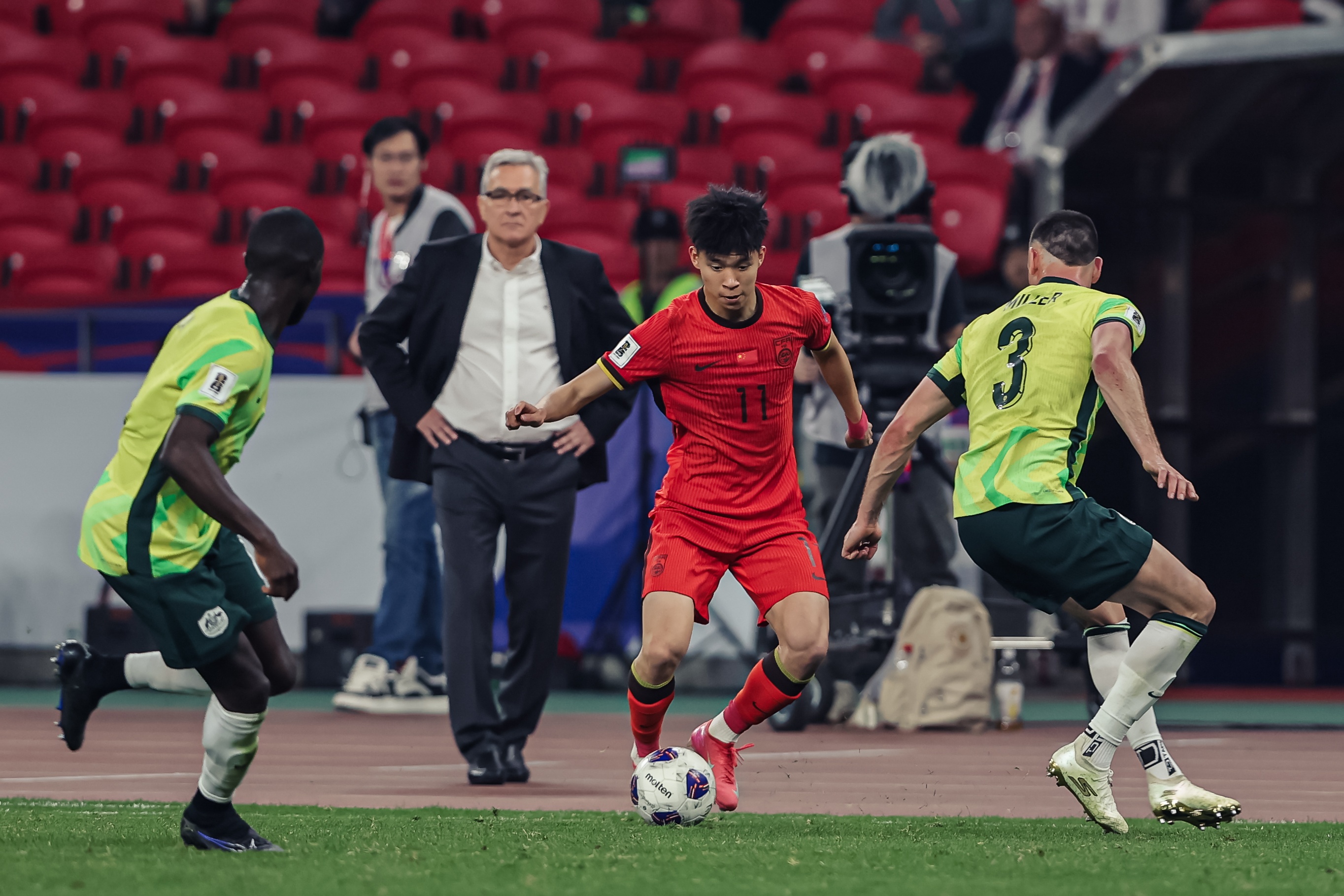  足球報：國足五年內(nèi)實力難迅速提升，年輕球員短期內(nèi)爆發(fā)不現(xiàn)實