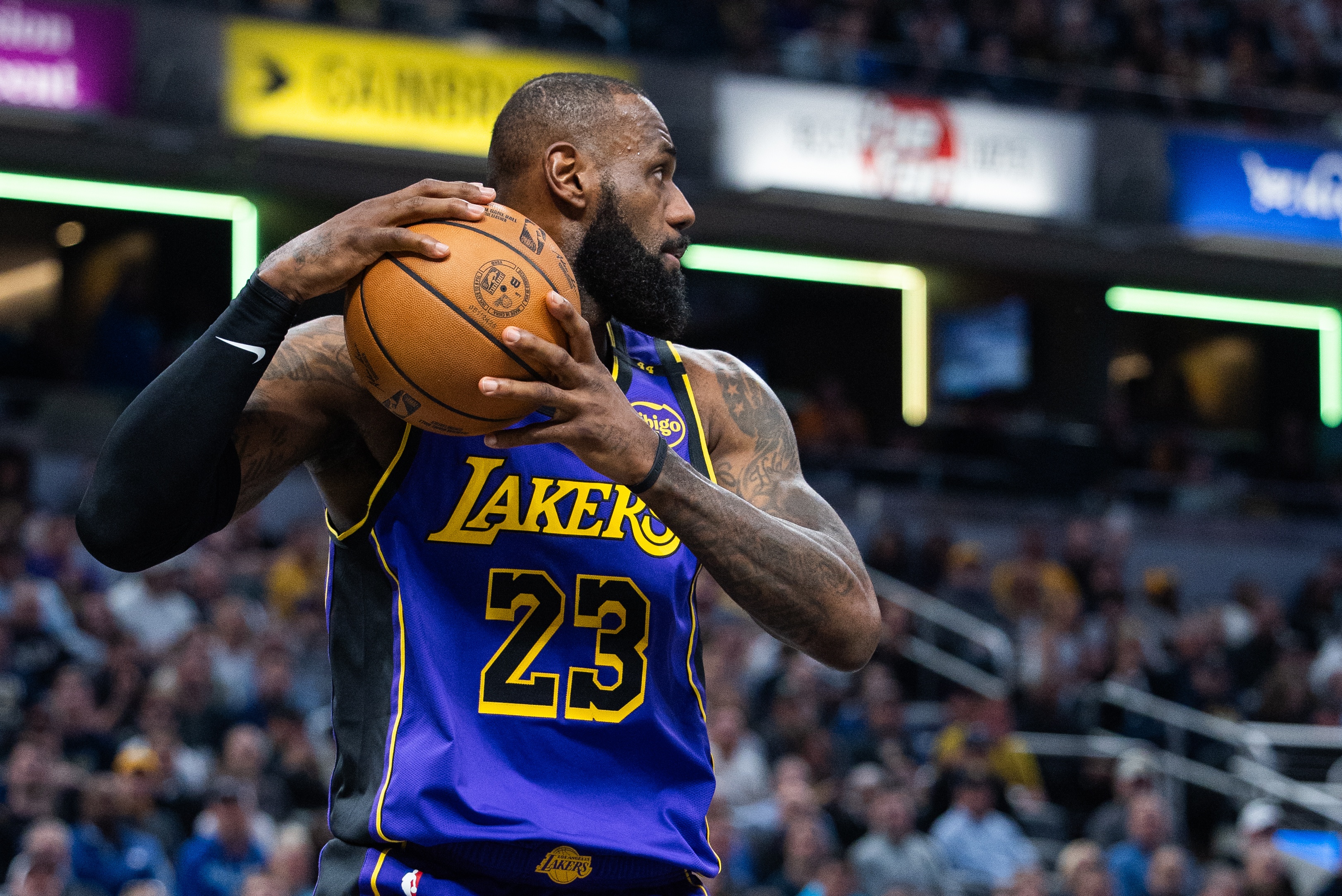  名記：湖人下賽季有機會用1400W全額中產(chǎn)引援 詹姆斯可能因此降薪