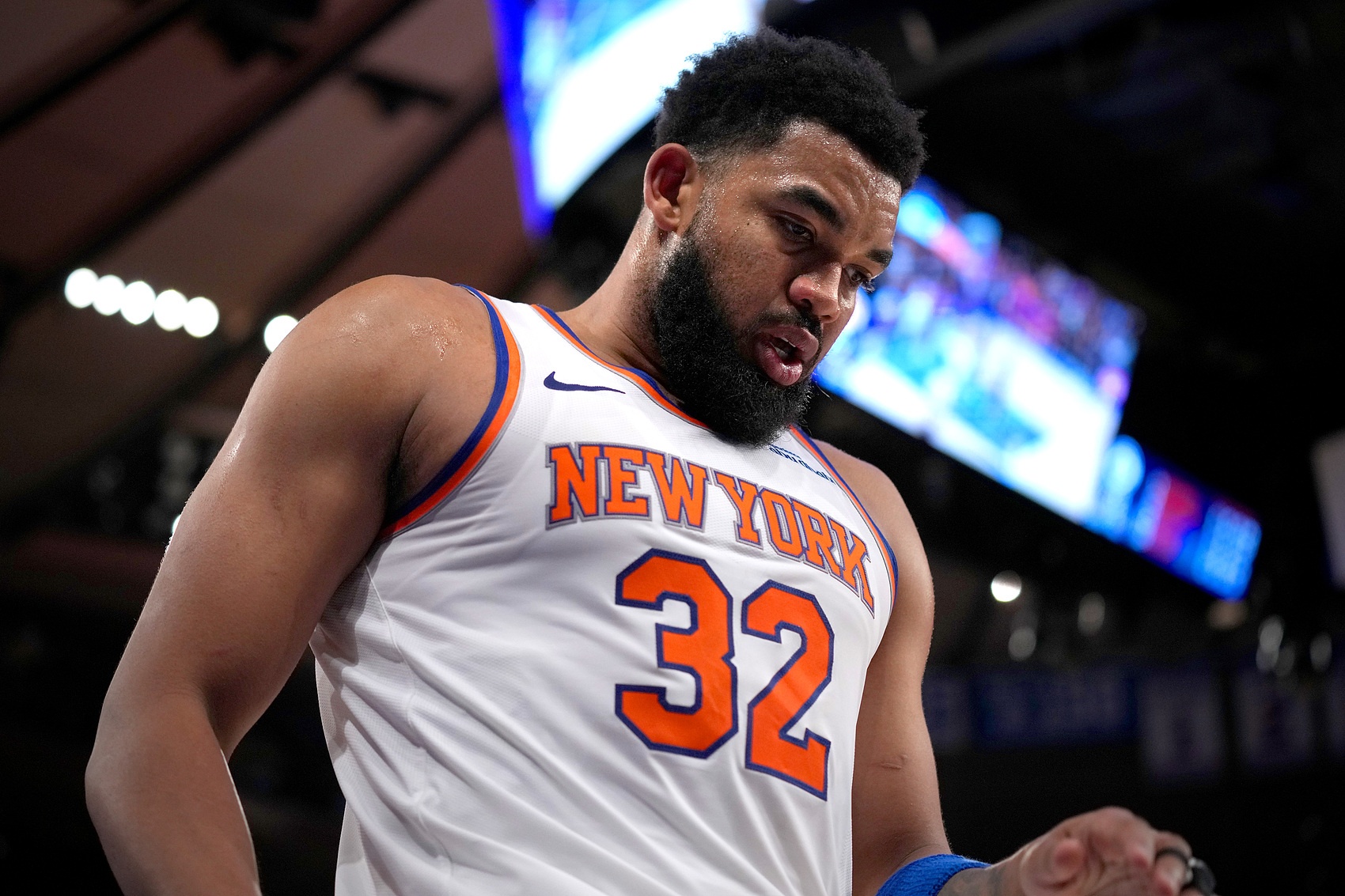  效率低下！唐斯全場13投4中 得到10分11板2助1斷2帽