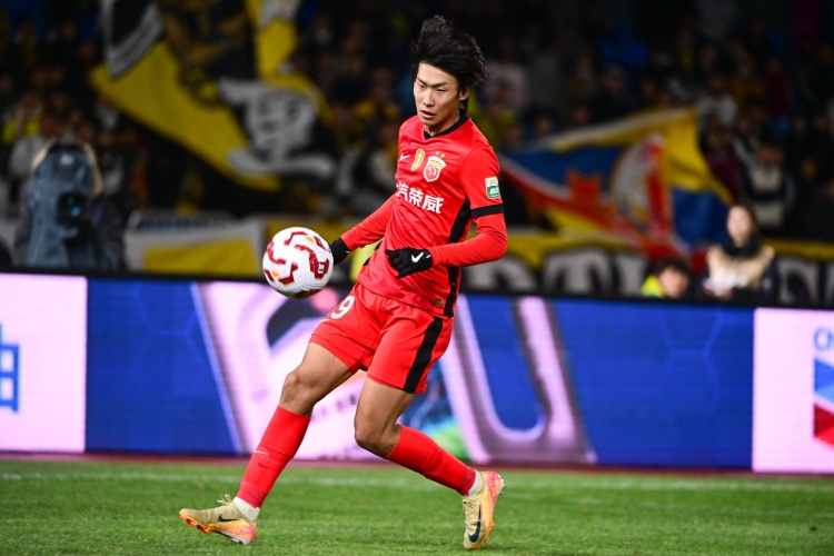  足球報：更迭中的海港需新鮮血液，蒯紀(jì)聞、李新翔應(yīng)會獲得機(jī)會