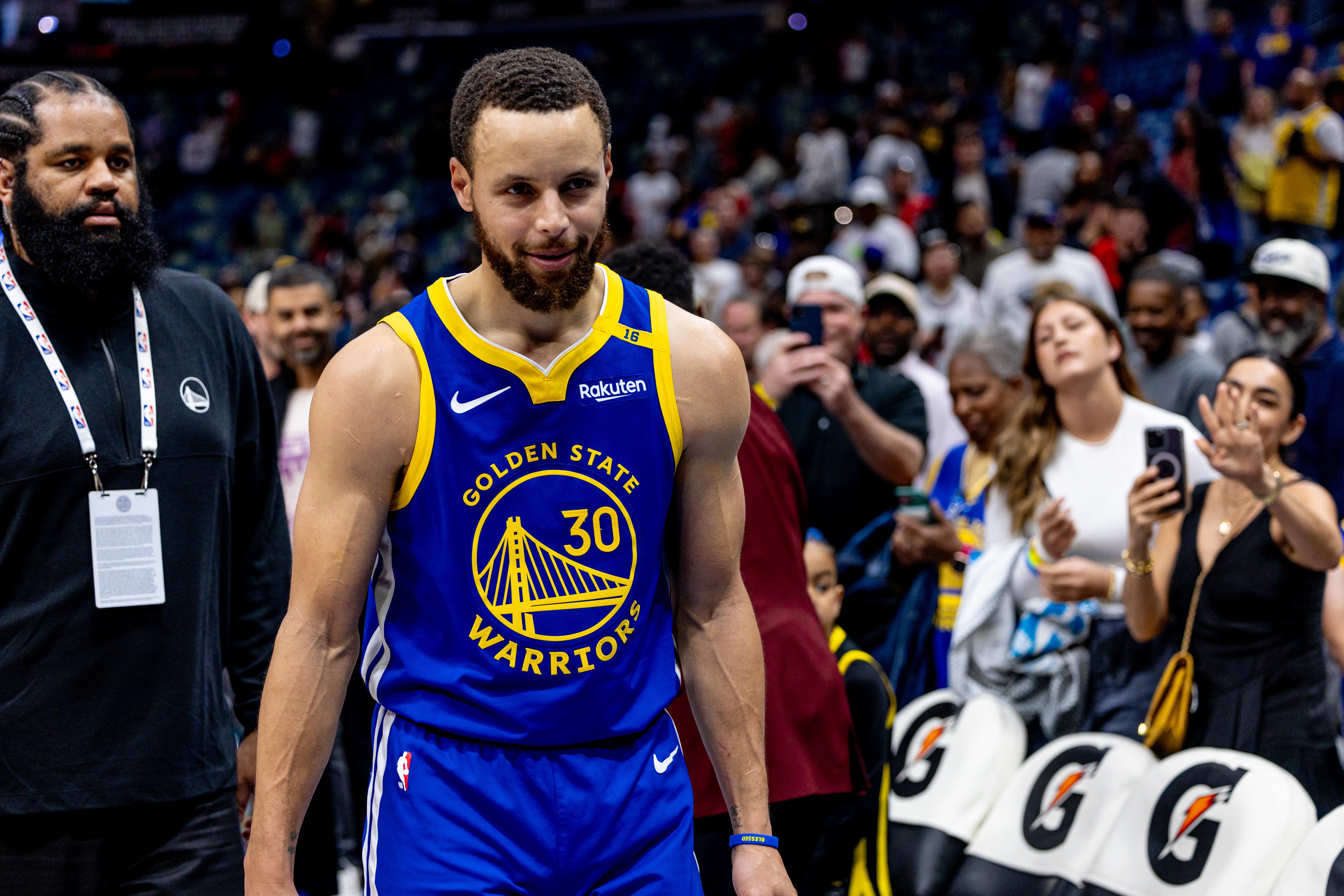  今天勇士客場挑戰(zhàn)馬刺 庫里可以出戰(zhàn)比賽